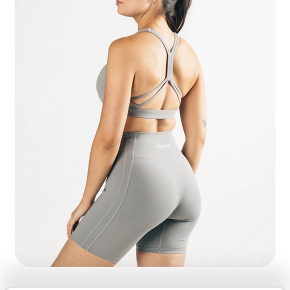 Alphalete kinetic sports bra in grey - Picture 3 of 16